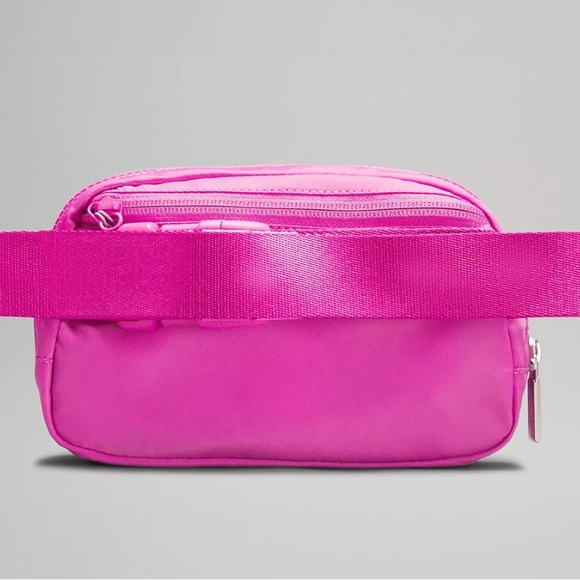 NWT unopened in original wrapping LuLuLemon Everywhere Belt Bag - Picture 3 of 6
